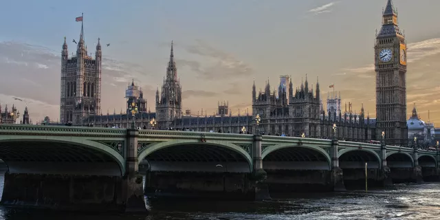 Awan Gelap Kembali Terlihat Di Inggris